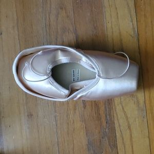 Rubin Radiance Pointe Shoes